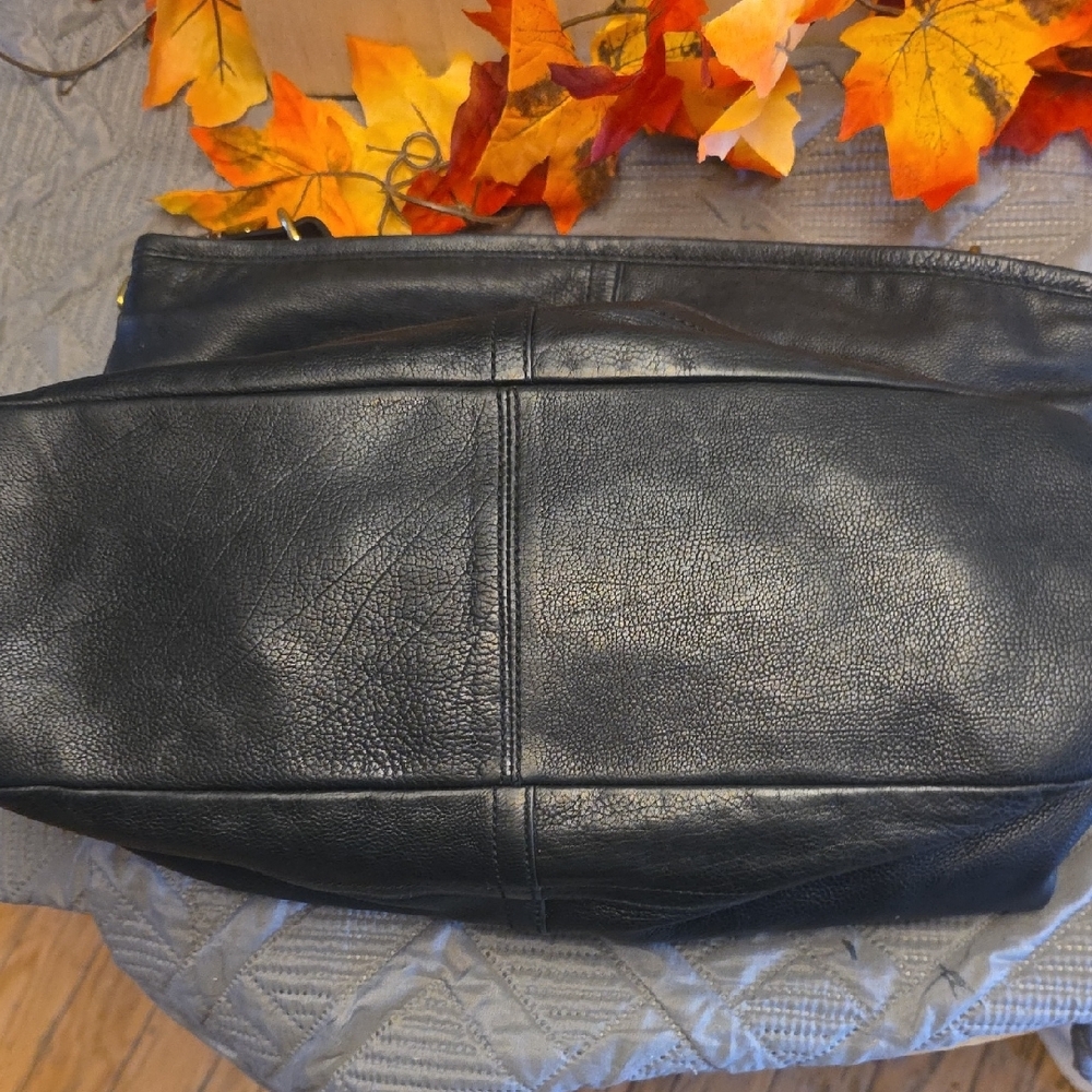Coach Black Leather Shoulder Hobo Bag No. E0993-70189 - Picture 6 of 17